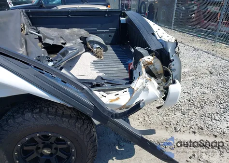 2018 Toyota Tacoma Sr V6 из США, поврежденный, VIN 3TMCZ5AN3JM130816